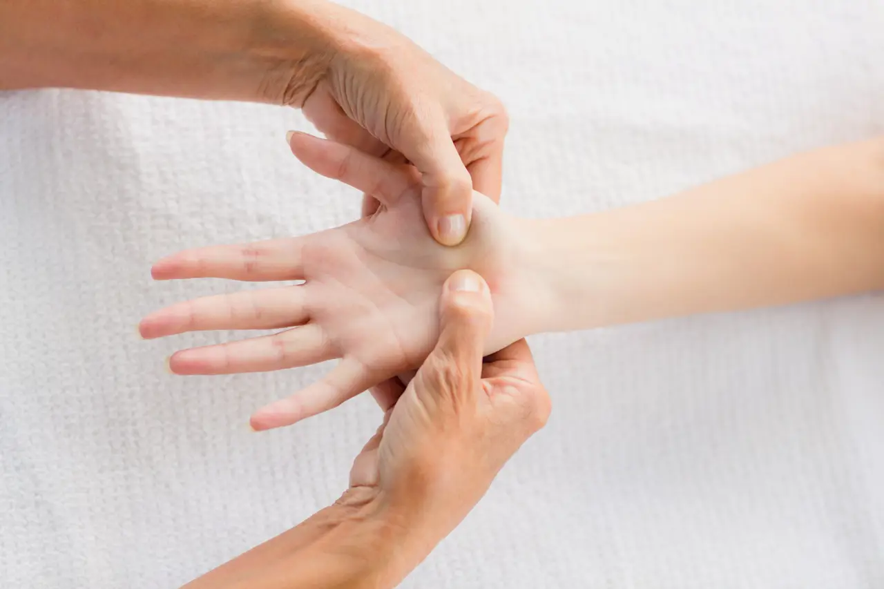 Xoa bóp bấm huyệt thư giãn